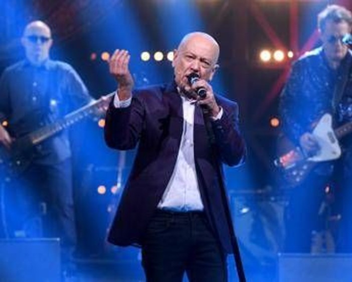 Enrico Ruggeri come sta dopo l'operazione: "Ora inizia il silenzio"