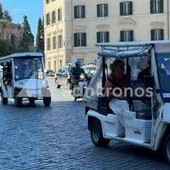 Roma invasa dalle golf car, una giungla senza regole né sicurezza: l'inchiesta Adnkronos