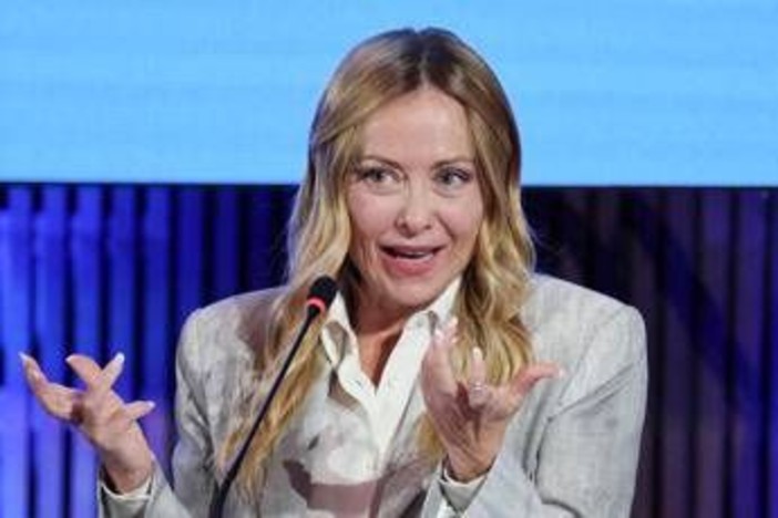 Caro carburanti, Meloni: "Pronti a intervenire con accise mobili. Spero si possa ripristinare price cap"