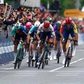 Giro d'Italia, oggi 11esima tappa: orario, percorso e dove vederla in tv (in chiaro) Giro d'Italia, oggi 11esima tappa: orario, percorso e dove vederla in tv (in chiaro)