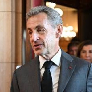 Francia, Sarkozy dichiarato colpevole di associazione a delinquere ma prosciolto da corruzione