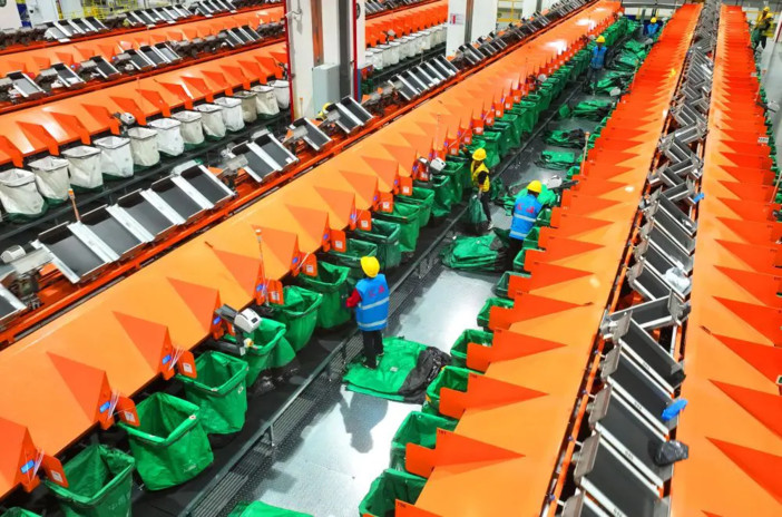 Cina, il settore delle consegne express supera i 180 miliardi di pacchi all’anno Cina, il settore delle consegne express supera i 180 miliardi di pacchi all’anno