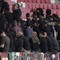 Italia, tifosi azzurri di spalle durante l'inno israeliano. Poi i cartelli: &quot;Stop&quot;