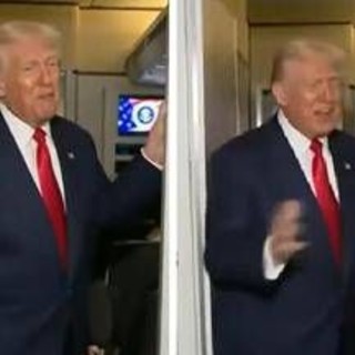 L'Air Force One 'balla', Trump: &quot;Volo complicato ma non tremo&quot;