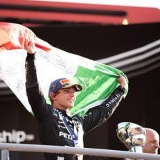 Antonelli, trionfo nel Gp di Monza e lacrime: "Non so cosa ho fatto". I tifosi: "Adesso vinci il Mondiale"