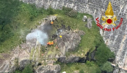 Elicottero precipita e prende fuoco in Piemonte: due morti a Ossola Elicottero precipita e prende fuoco in Piemonte: due morti a Ossola