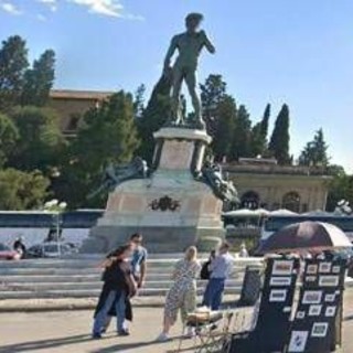 Firenze, bombola di gas sotto copia David a piazzale Michelangelo: si indaga Firenze, bombola di gas sotto copia David a piazzale Michelangelo: si indaga