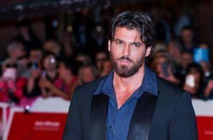 Non solo Can Yaman, almeno 7 vip tra fermi nel maxi-blitz per droga e prostituzione