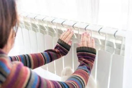 Riscaldamento e caro prezzi, ogni grado conta: come consumare meno senza sorprese Riscaldamento e caro prezzi, ogni grado conta: come consumare meno senza sorprese
