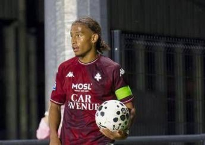 Dos Santos, il calciatore del Metz eroe a Crans-Montana: è rientrato nel locale per salvare la fidanzata Dos Santos, il calciatore del Metz eroe a Crans-Montana: è rientrato nel locale per salvare la fidanzata