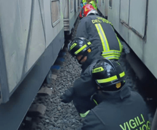Roma, muore investito da un treno della metro B nella stazione Garbatella Roma, muore investito da un treno della metro B nella stazione Garbatella