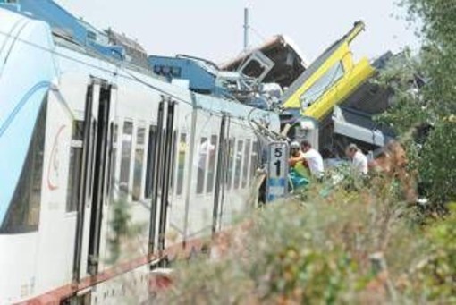 Scontro treni Andria, definitive condanne per capostazione e capotreno e assoluzioni ex dirigenti