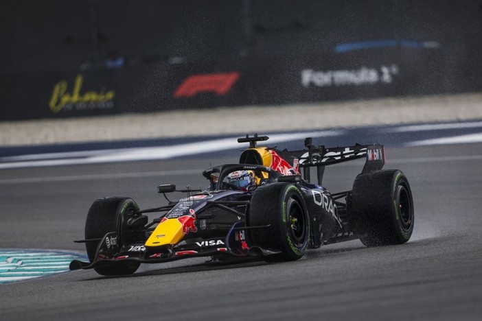 Verstappen vince il GP del Bahrain davanti ad Antonelli, terzo Hamilton