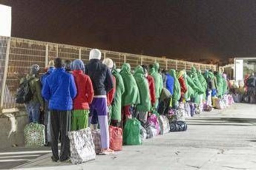Migranti, neonata morta per ipotermia dopo sbarco a Lampedusa
