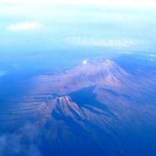 Elicottero in missione di soccorso si schianta sul Kilimangiaro, 5 morti