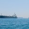Petroliera colpita da tre proiettili nello Stretto di Hormuz, nessuna vittima