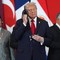Trump, tutte le 'perle': la grazia a Netanyahu, Meloni 'bellissima', Macron stritolato e Starmer gelato