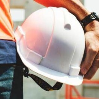 Lecce, pompa di cemento tocca fili elettrici: operaio 67enne muore folgorato Lecce, pompa di cemento tocca fili elettrici: operaio 67enne muore folgorato