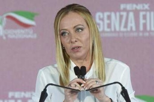 Meloni, l'elogio di 'Le Figaro': &quot;Popolarità e maggioranza chiara, percorso senza errori&quot;