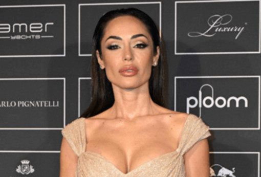 Raffaella Fico: "Io tradita, l'ho cacciato subito di casa. Smettiamola di dare la colpa alle donne"