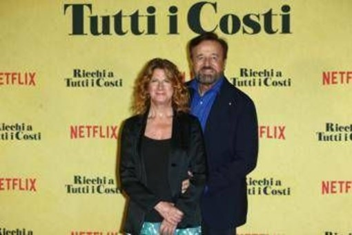 Ascolti tv, il film 'Ricchi a tutti i costi' su Canale 5 vince con 1,6 milioni di telespettatori, bene gli Europei di Atletica Ascolti tv, il film 'Ricchi a tutti i costi' su Canale 5 vince con 1,6 milioni di telespettatori, bene gli Europei di Atletica