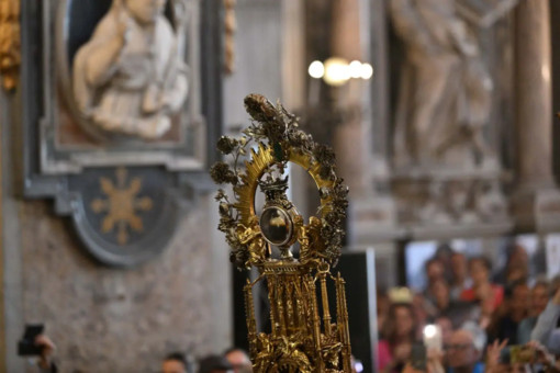 A Napoli si ripete il miracolo della liquefazione del sangue di San Gennaro A Napoli si ripete il miracolo della liquefazione del sangue di San Gennaro