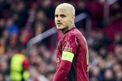 Mauro Icardi, patente sospesa fino al 2099 in Argentina. Lui attacca: "Pensate a sistemare le strade" Mauro Icardi, patente sospesa fino al 2099 in Argentina. Lui attacca: "Pensate a sistemare le strade"