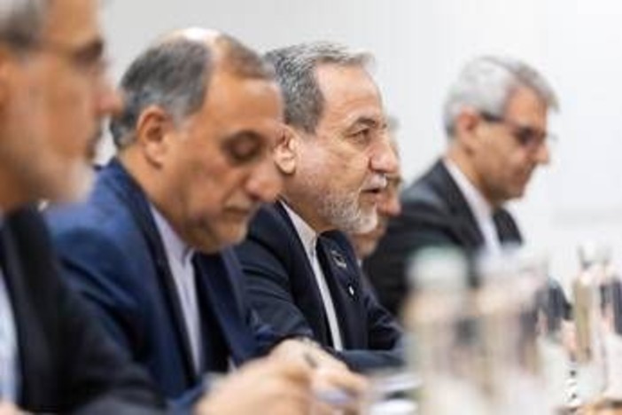 Iran-Usa, progressi a Ginevra ma 'linee rosse' di Trump restano: lo scenario