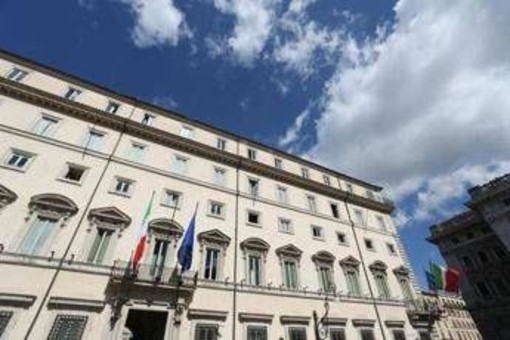 Palazzo Chigi: "Operai al lavoro senza casco? Immobile via dell'Impresa non nostro" Palazzo Chigi: "Operai al lavoro senza casco? Immobile via dell'Impresa non nostro"