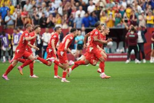 Mondiali, telecronista svizzero come Caressa: "Chiudete le valigie, andiamo a Kansas City" Mondiali, telecronista svizzero come Caressa: "Chiudete le valigie, andiamo a Kansas City"