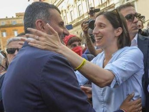 Puglia, Avs fa muro su Vendola e Decaro minaccia passo indietro: &quot;Non sono insostituibile&quot;