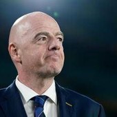 Mondiale ai privati, la Fifa chiede scusa per gli "errori commessi" ma rilancia il "pieno sostegno" a Infantino Mondiale ai privati, la Fifa chiede scusa per gli "errori commessi" ma rilancia il "pieno sostegno" a Infantino