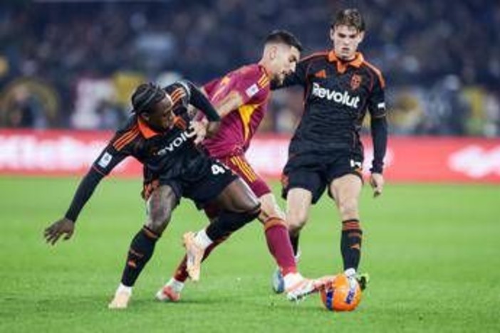 Roma-Como, lombardi in maglia... 'giallorossa'. I tifosi: "Ma indossano la nostra divisa?"