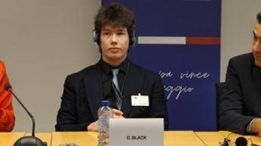 Ue, al convegno Pro Vita la testimonianza di un detransitioner: "Stop esperimenti su bambini" Ue, al convegno Pro Vita la testimonianza di un detransitioner: "Stop esperimenti su bambini"