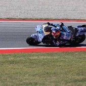MotoGp Barcellona, bandiera rossa nel Gp di Catalogna per incidente Marquez: cos'è successo