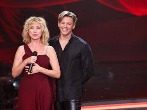 Ballando, Nancy Brilli pizzica Carlucci: &quot;Tu sei la fatina buona ma vuoi il sangue&quot;