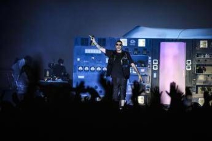 Marracash libero e felice, lo show con cui (ri)conquista la 'sua' Milano