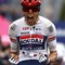 Giro d'Italia, prima tappa in volata a Magnier. Caduta di gruppo in vista del traguardo