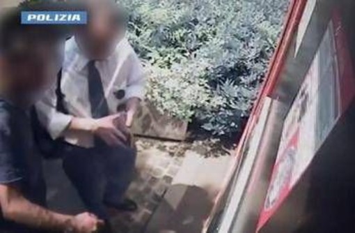 Rapina un uomo e lo costringe a prelevare al bancomat: 48enne in manette Rapina un uomo e lo costringe a prelevare al bancomat: 48enne in manette