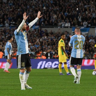 L’ultima di Messi con l’Argentina, due assist e un gol “Ora farò il tifoso”
