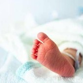 Va in ospedale con forti dolori e due ore dopo diventa mamma: la storia di Anna Wolfe, che non sapeva di essere incinta
