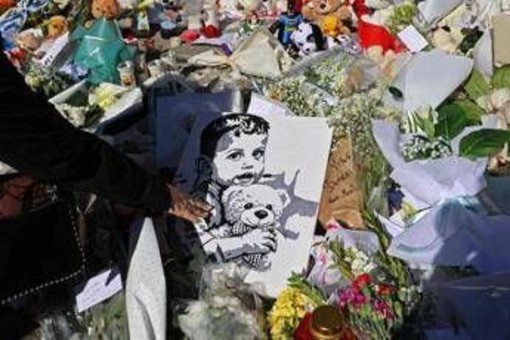 Bimbo trapiantato morto a Napoli, accolta richiesta ricusazione: cambia cardiochirurgo per autopsia Bimbo trapiantato morto a Napoli, accolta richiesta ricusazione: cambia cardiochirurgo per autopsia