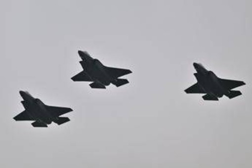 "Russia-Nato, pericolo concreto di guerra": anche la Svizzera si arma "Russia-Nato, pericolo concreto di guerra": anche la Svizzera si arma