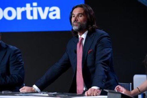 Mondiali, Adani pronto per Spagna-Argentina: "Non ho copioni, griderò ancora per Messi" Mondiali, Adani pronto per Spagna-Argentina: "Non ho copioni, griderò ancora per Messi"