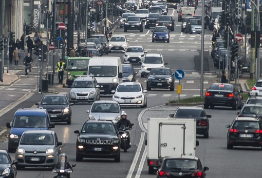 A giugno il mercato dell’auto in calo del 17,4% su base annua