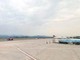 Muore risucchiato da motore di un aereo a Bergamo, tragedia in pista a Orio al Serio