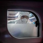 Covid in Francia, impennata di casi con febbre alta e forti emicranie: i nuovi sintomi