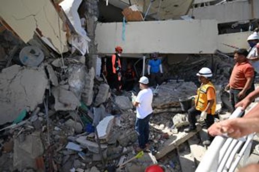 Venezuela, bimbo di 3 anni estratto vivo dalle macerie a sei giorni dal sisma