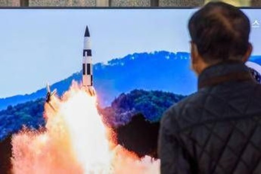 Corea del Nord, testato un nuovo missile ipersonico: "Difficile da tracciare e intercettare" Corea del Nord, testato un nuovo missile ipersonico: "Difficile da tracciare e intercettare"