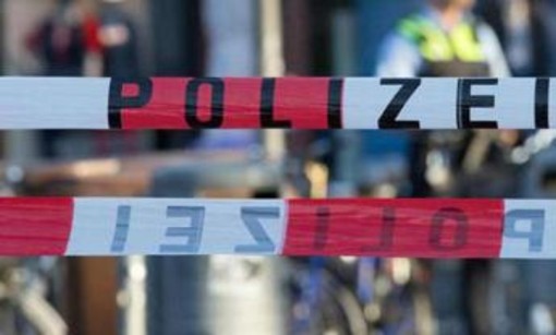 Terrore al Pride di Berlino, furgone sulla folla: diversi feriti Terrore al Pride di Berlino, furgone sulla folla: diversi feriti